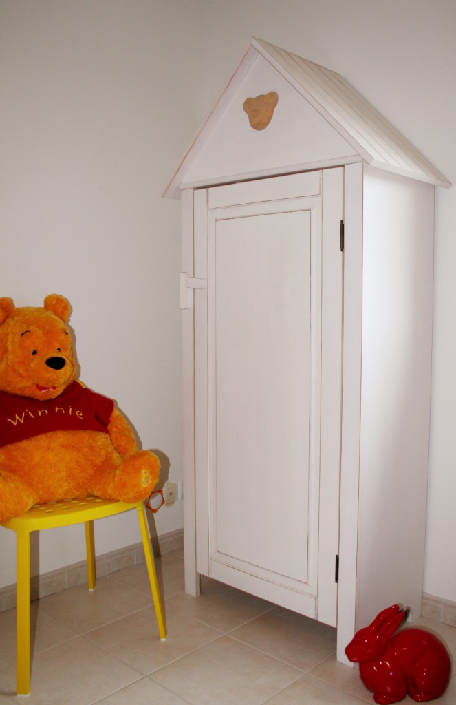 DIY bibliothèque enfant dans une Armoire